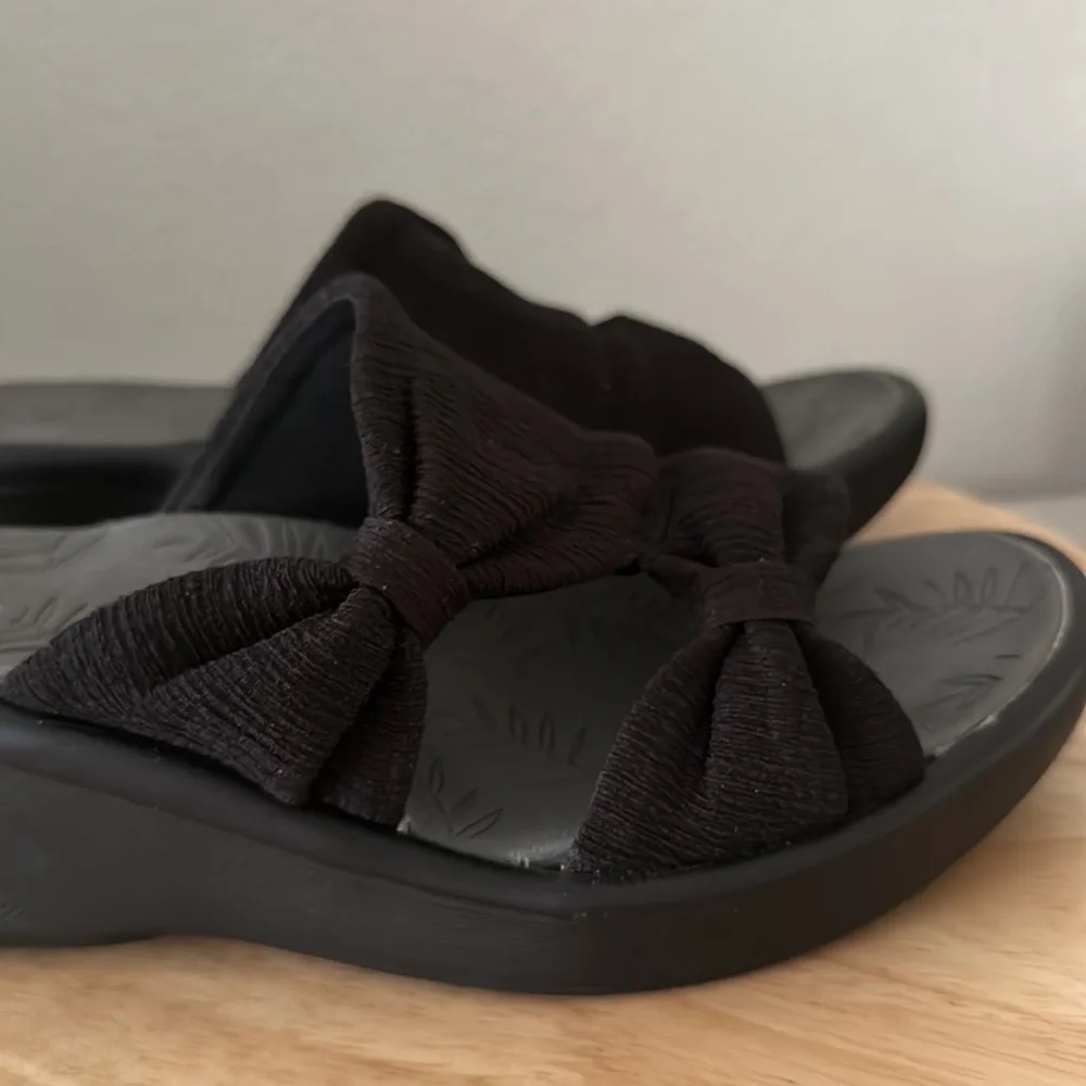 Bzees Smile More Bow-Strap Washable Sandal
